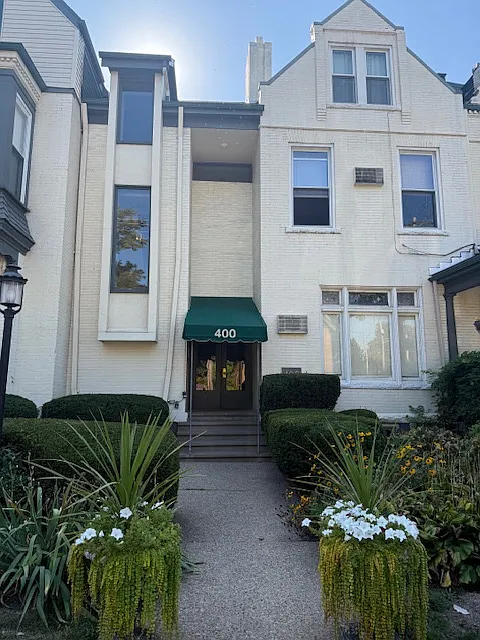 400 S Highland Ave — Photo 2