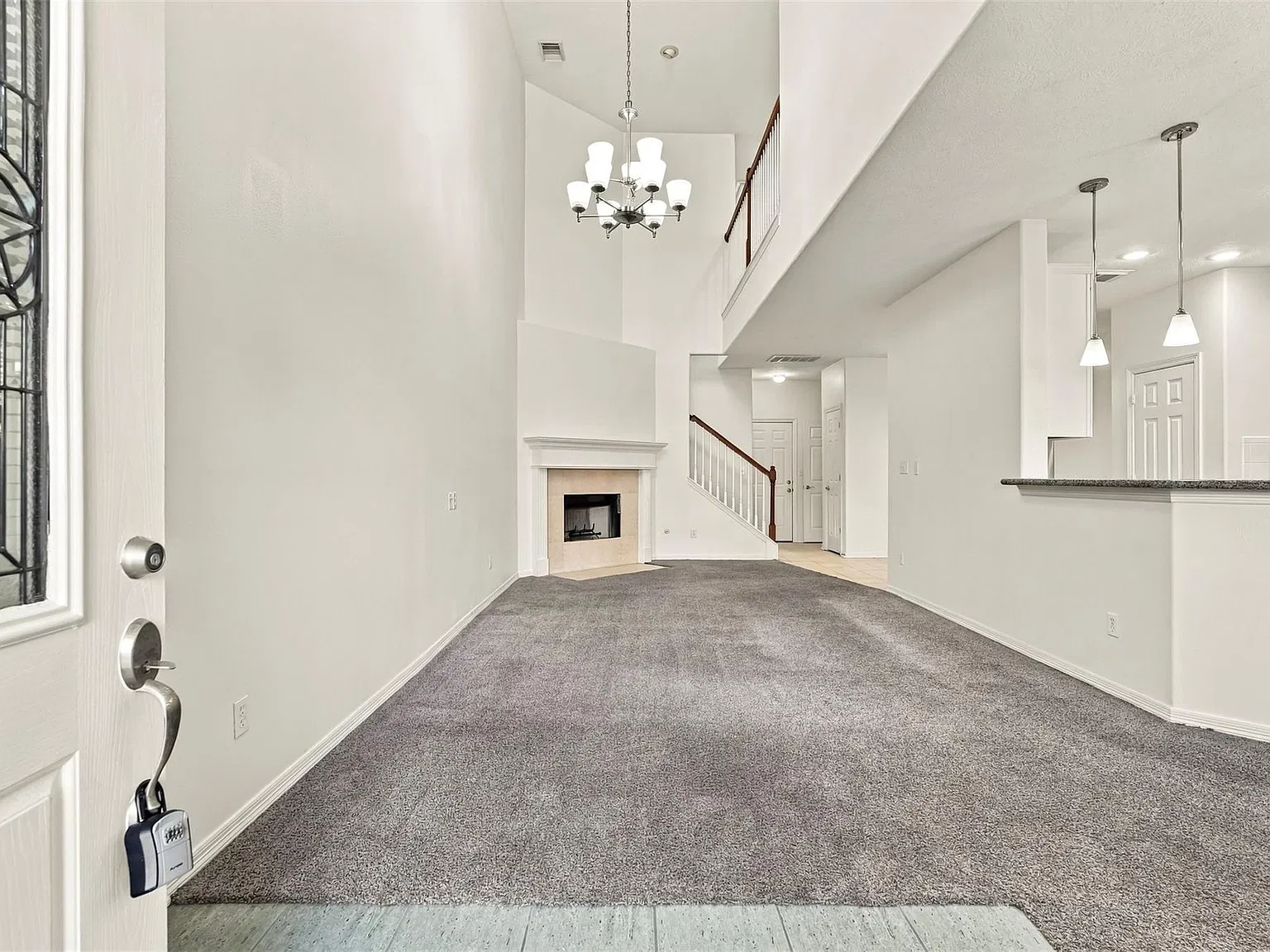 3 bed, 2.5 bath, 1894 sqft, $2,100 — Photo 4