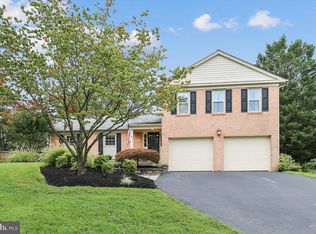 13 Orchard Way N, Potomac, MD 20854