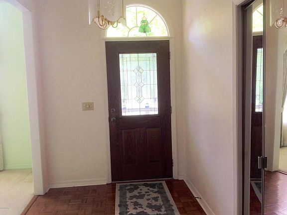 3rd image of 421 Sand Creek Ln
