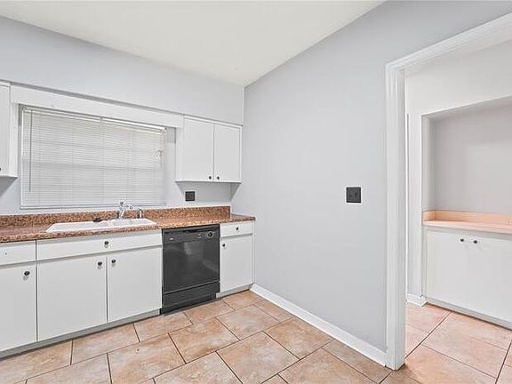 4th image of 11740 Wesson Cir W