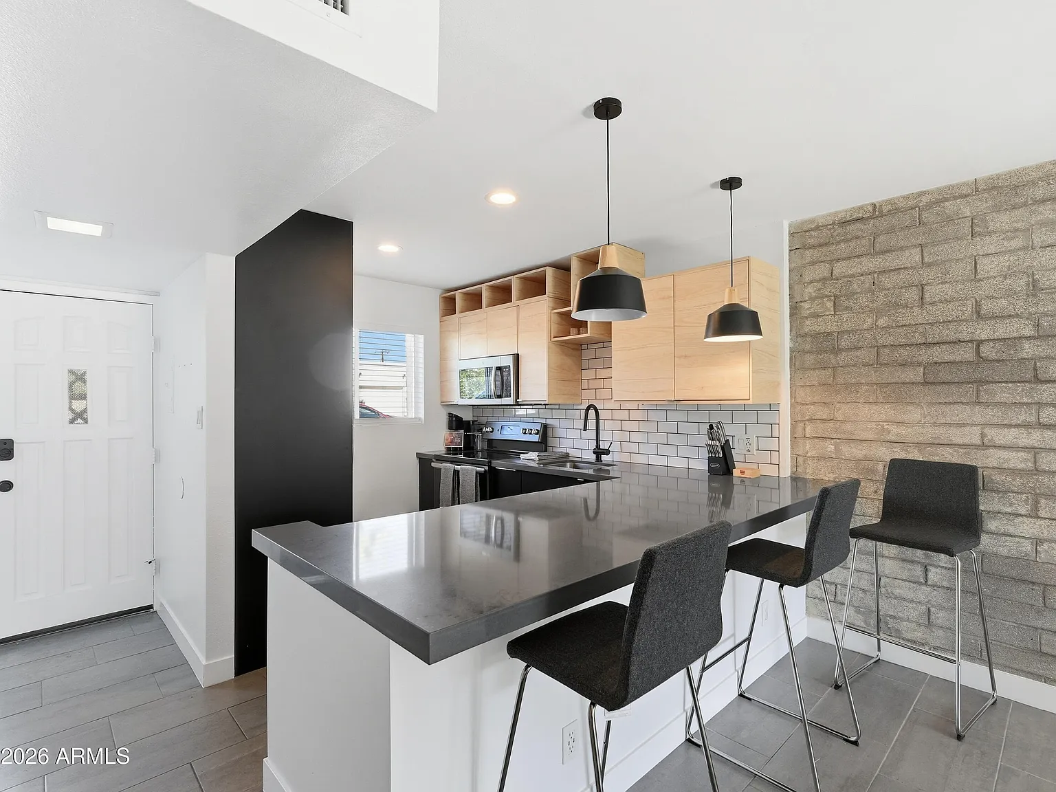 2 bed, 1.5 bath, 1039 sqft, $2,200 — Photo 3