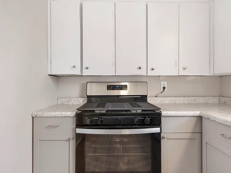 420 W Normal St — Photo 13