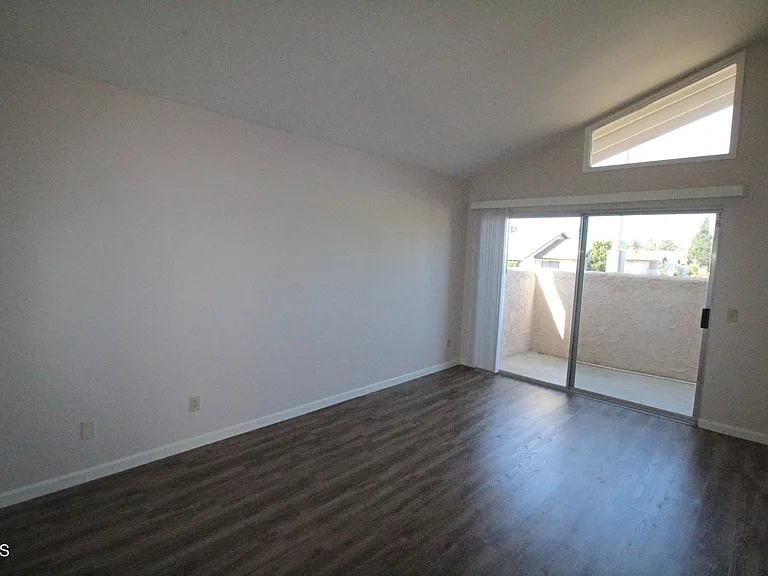 936 Belmont Ave — Photo 42