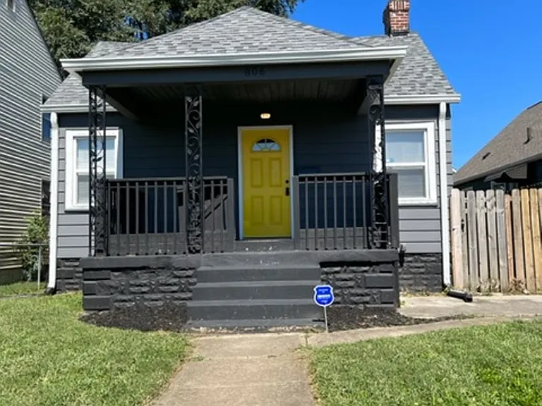 806 E Mithoff St — Photo 1