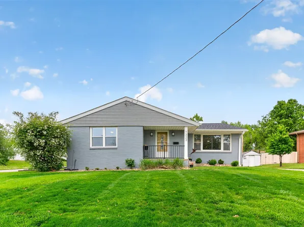 7323 Maple Dr, Urbandale, IA 50322