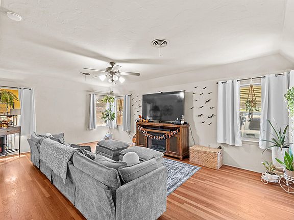 4th image of 511 W Race Avenue