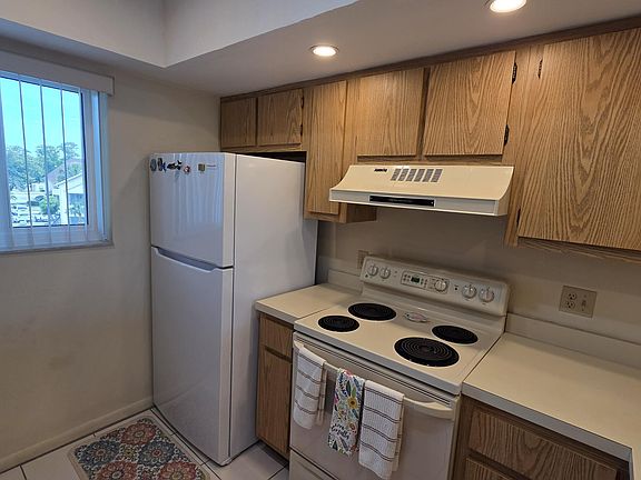 4th image of 1014 Manatee Rd APT F303