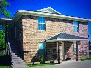 5989 32nd St, Groves, TX 77619