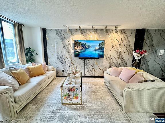 2nd image of 160 Overlook Ave APT 2D