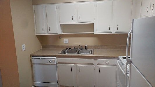 3rd image of 39 Breckinridge Sq