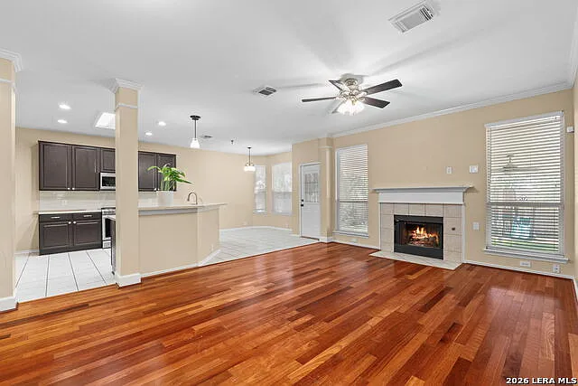 4 bed, 2.5 bath, 2586 sqft, $2,600 — Photo 2