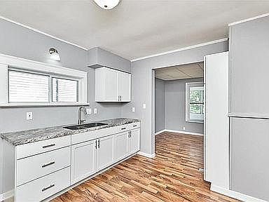 5th image of 9422 Marlowe Ave