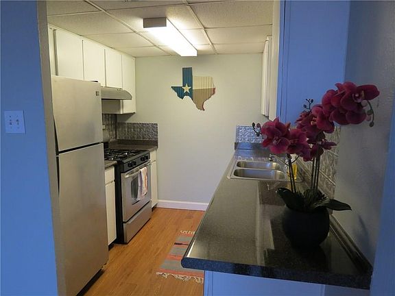 4th image of 1800 Lavaca St APT 411