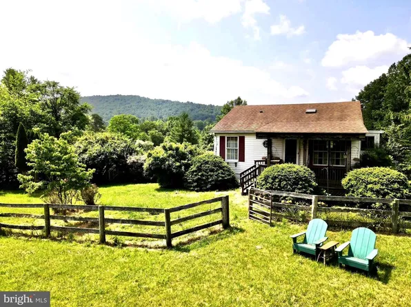 13782 Crest Hill Rd, Flint Hill, VA 22627