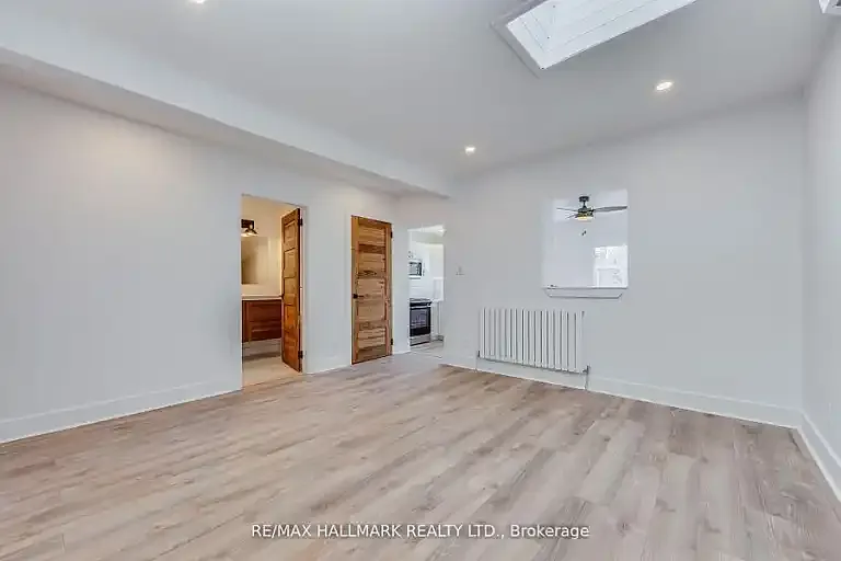 327 Kenilworth Ave — Photo 2