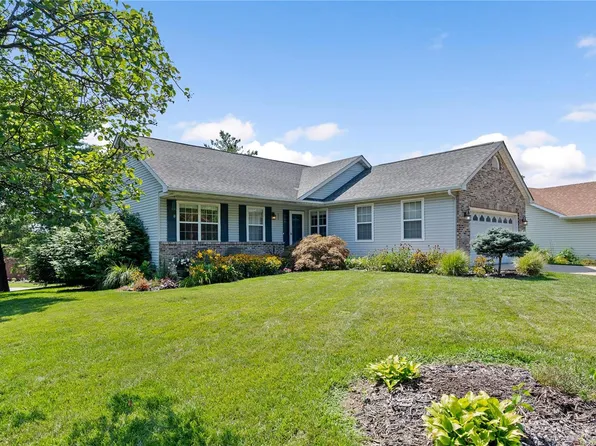 402 Oak Hill Dr, Lake Saint Louis, MO 63367