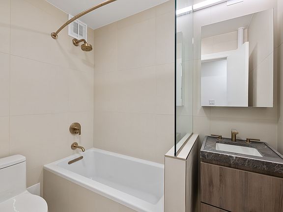 5th image of 231 E 76th St Suite 1C