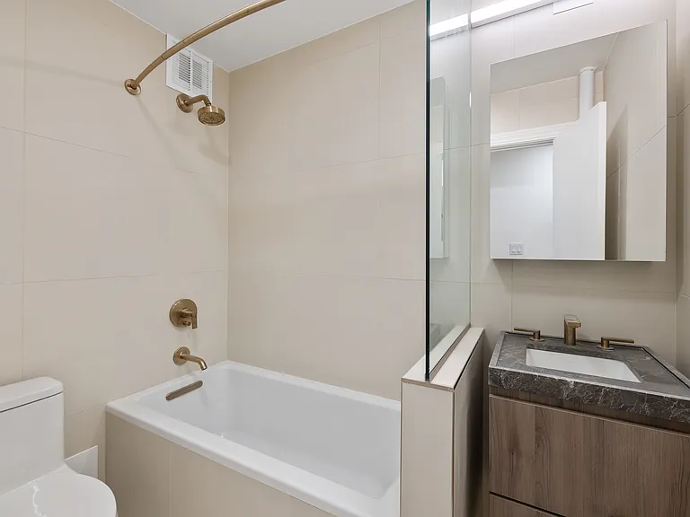 231 E 76th St #2C — Photo 4