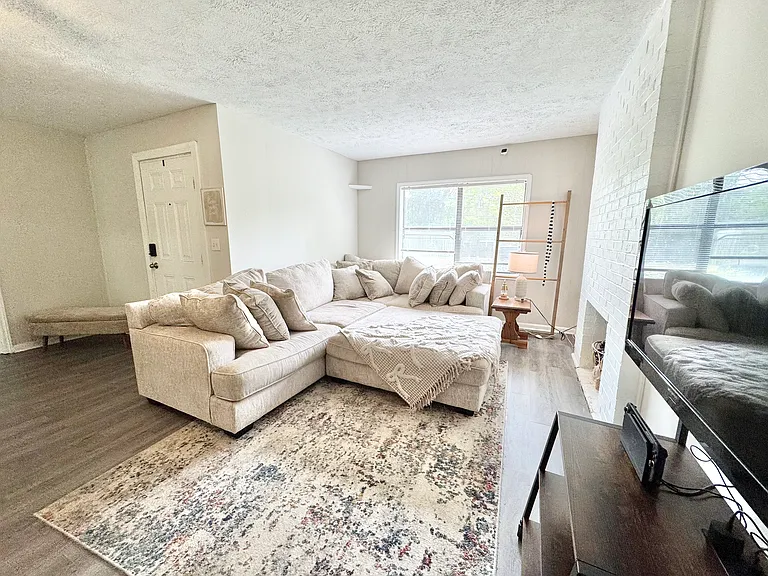 3865 Military Rd — Photo 24