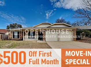 2129 Reverchon Dr, Arlington, TX 76017