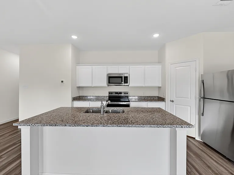 2122 Prairie Ln — Photo 2