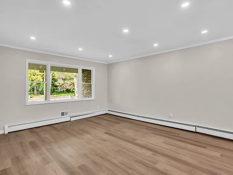 321 Marc Dr — Photo 11