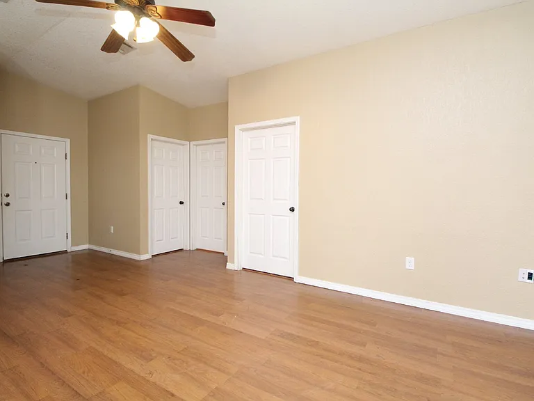 416 Bremen Ave — Photo 3
