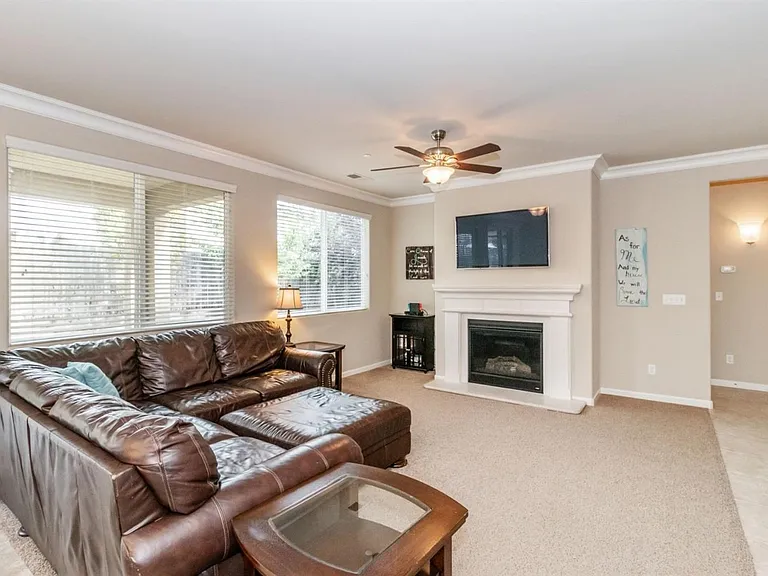 837 Maine Ave — Photo 3