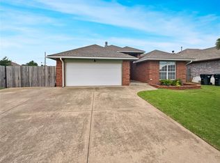 705 NE 20th St, Moore, OK 73160