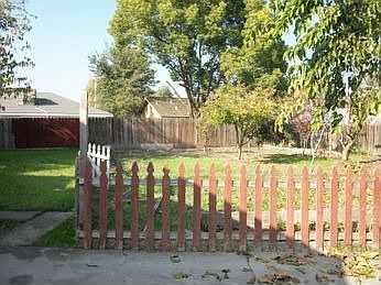 4th image of 711 Newhall Ct