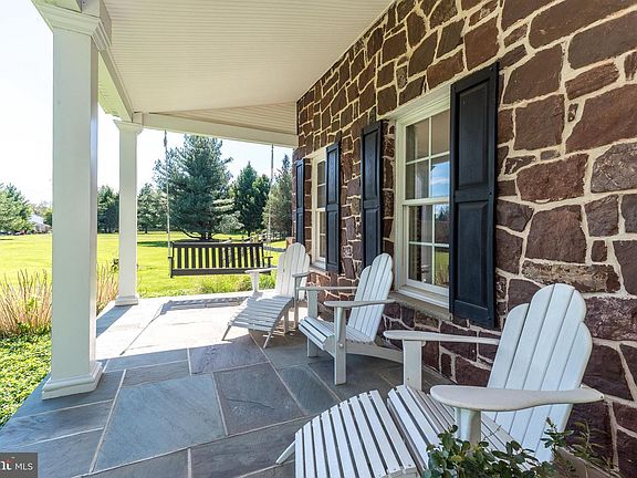4th image of 2047 Shearer Rd