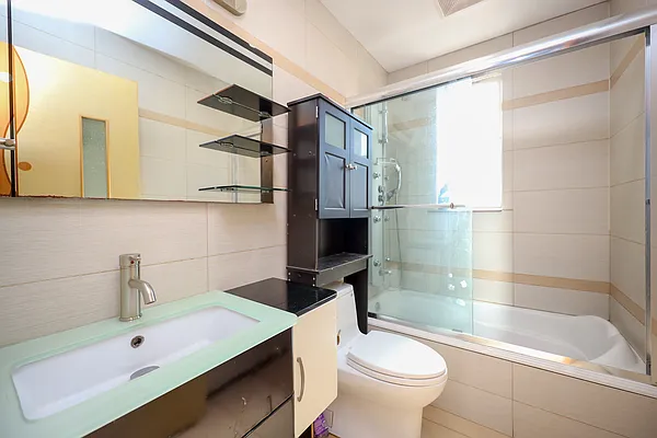 Sold by Remax Edge | media 11
