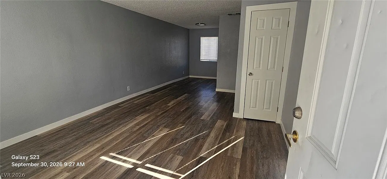 1 bed, 1.0 bath, 2340 sqft, $900 — Photo 2