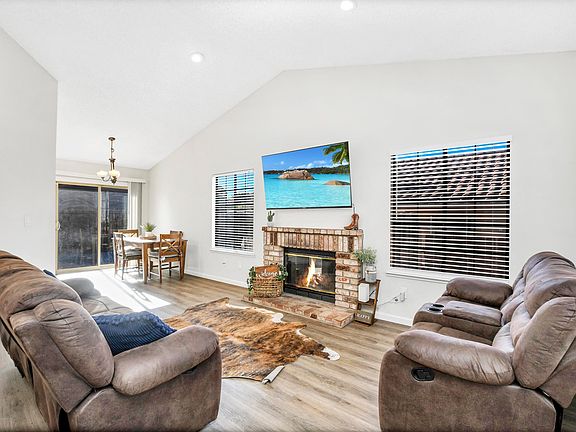 3rd image of 2312 Willow Ave