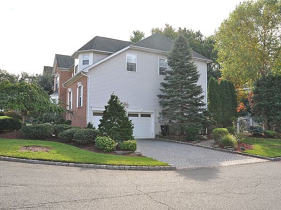 4th image of 54 Karen Ln