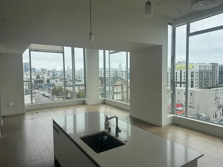 600 South Van Ness — Photo 28