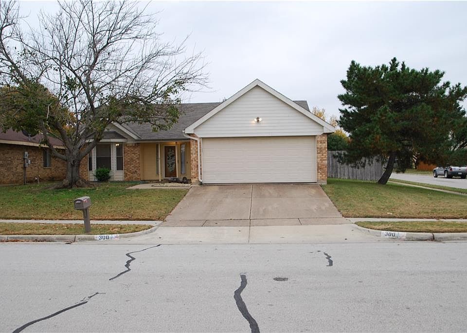 1st image of 300 Kalmia Dr