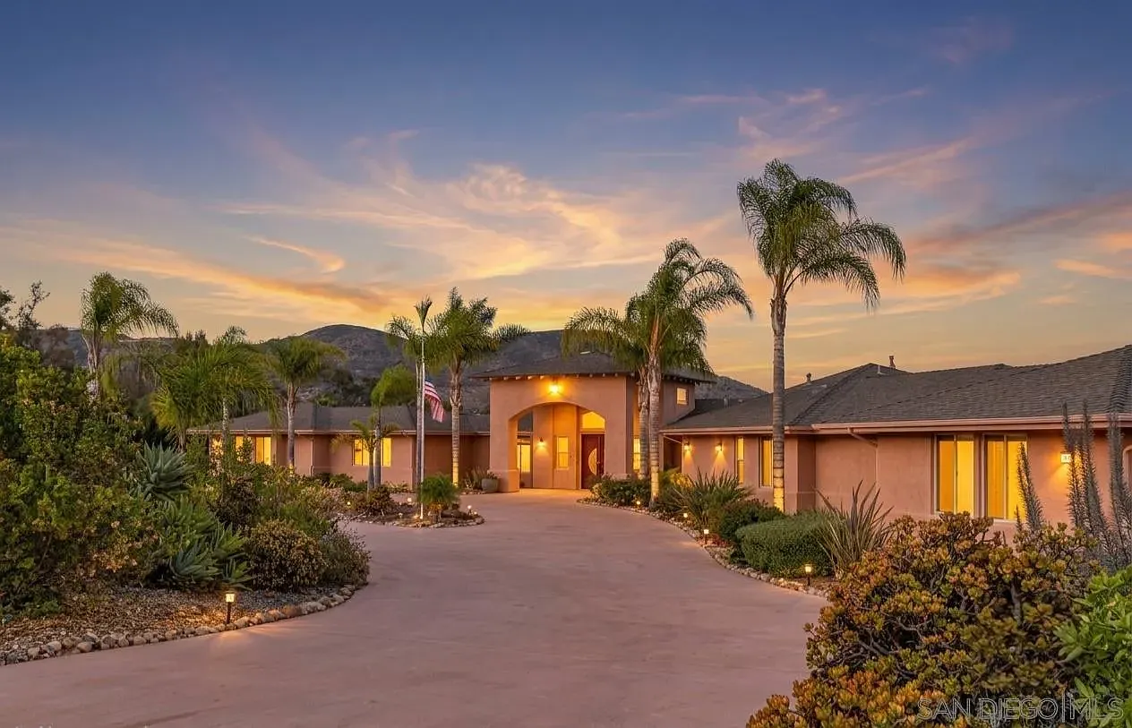 4 bed, 4.5 bath, 5120 sqft, $15,000 — Photo 1