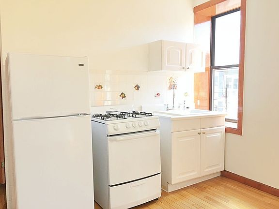 2nd image of 327 Bedford Ave APT 5C
