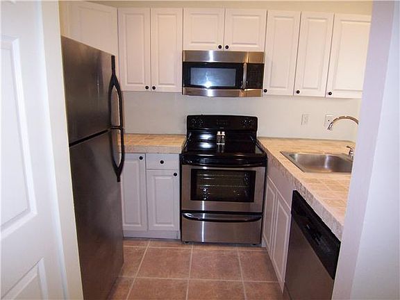 2nd image of 1878 Windsor Dr #1878