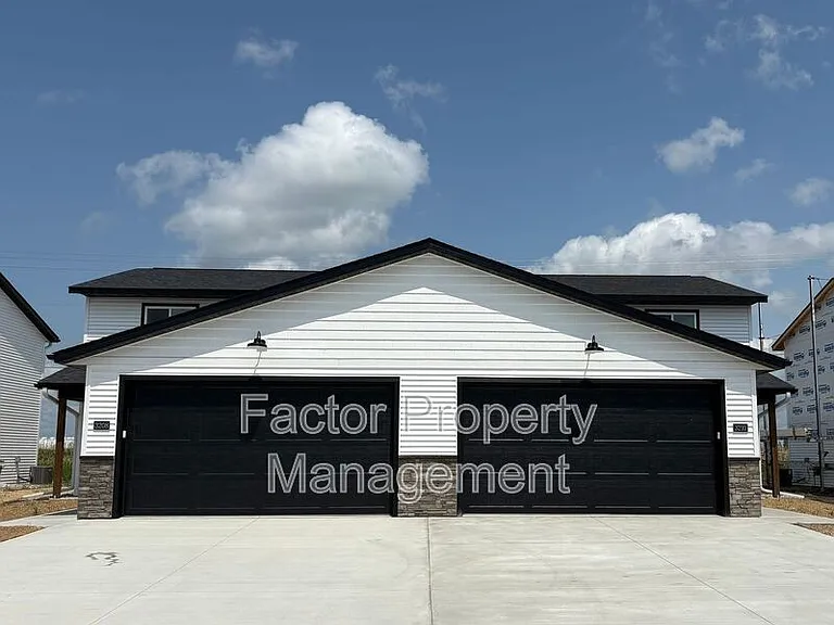 3208 Scotch Ln — Photo 1