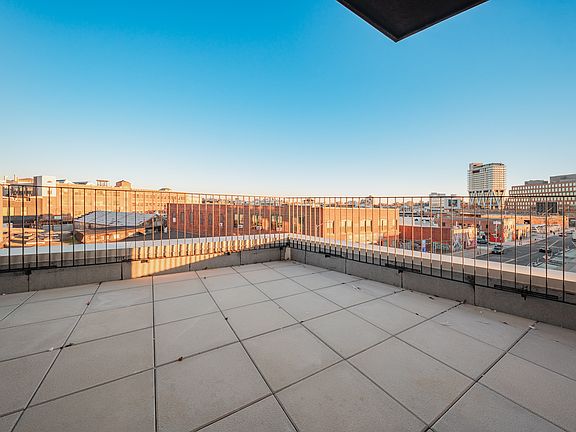 4th image of 33 Franklin St #406