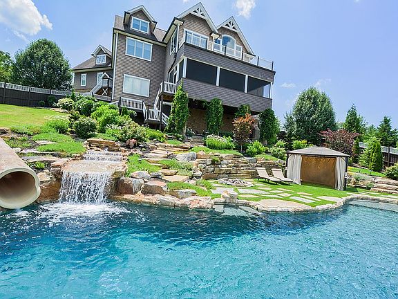 3rd image of 1199 Saint Ives Dr