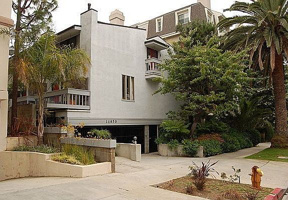 2nd image of 11650 Mayfield Ave APT 4