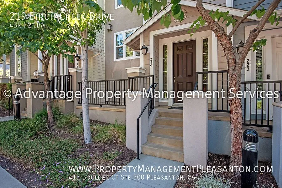Lovely Tri-Level 3-Bed w/ Office, 2.5-Bath by Downtown Pleasanton — Photo 2