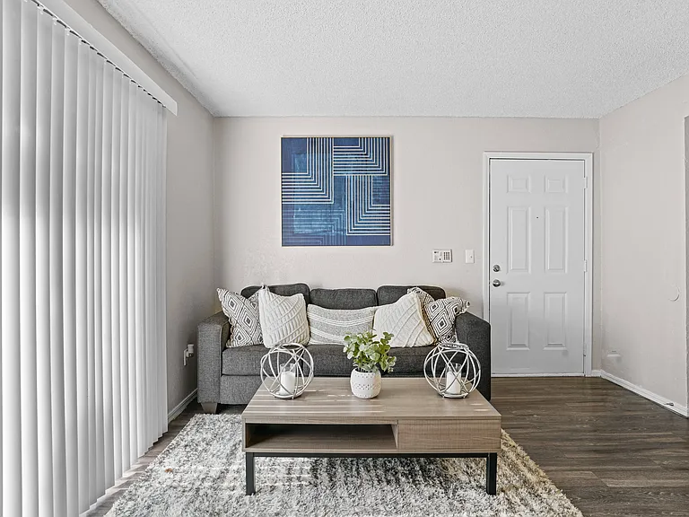 Diamond Creek Apartments — Photo 6