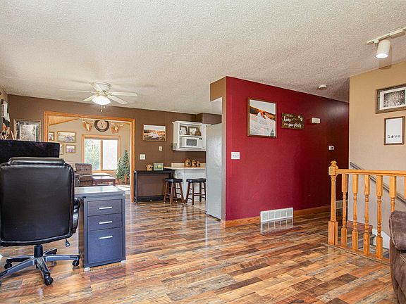 3rd image of 215 East St