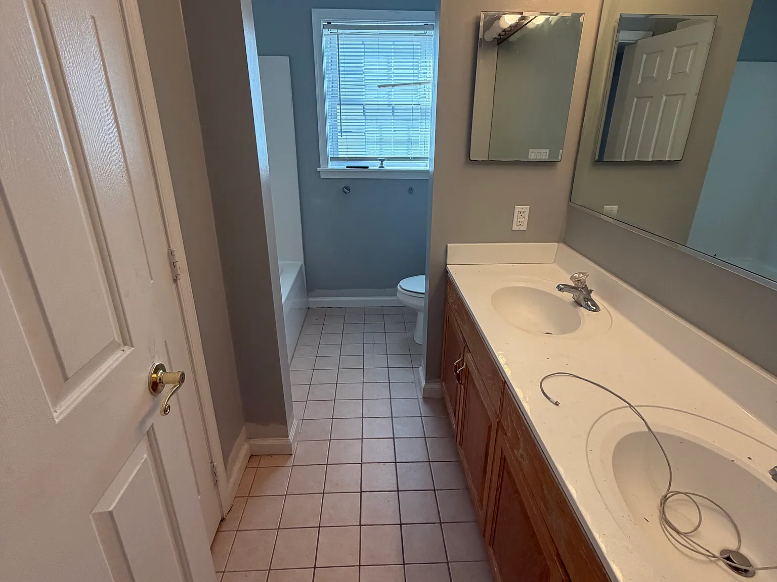 3 bed, 2.5 bath, 2450 sqft, $3,500 — Photo 2