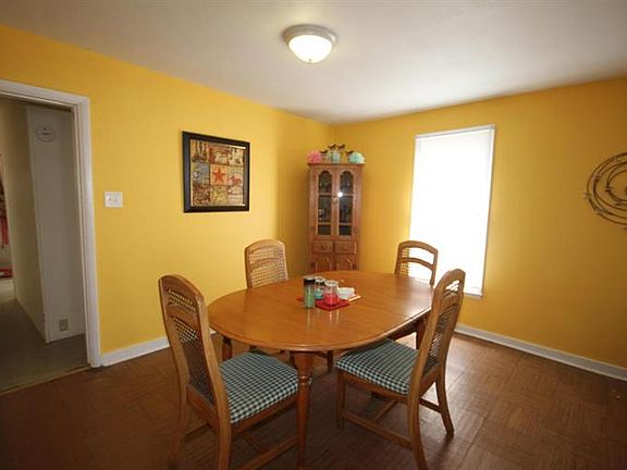 5th image of 804 Mount Vernon Ave